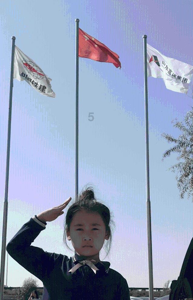 在食人鱼的鱼缸里，丢进去条清道夫会如何？结局还真没想到！游戏画面