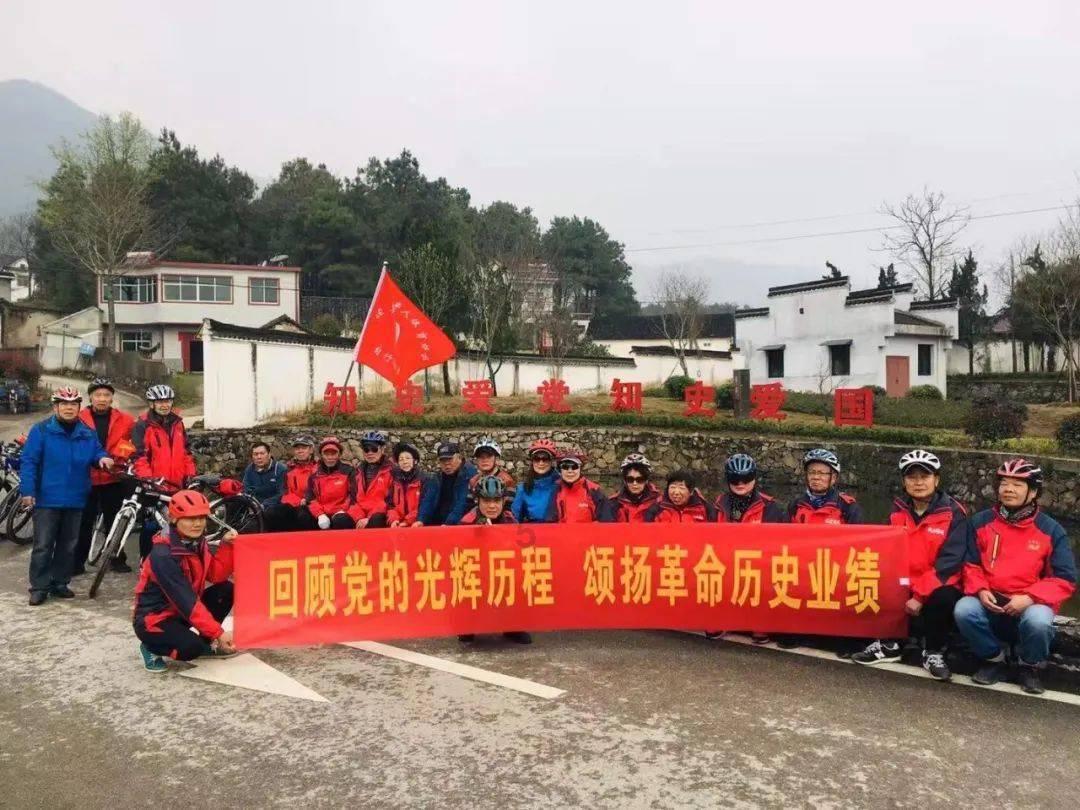 向上跳的香蕉